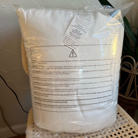 NEW Utopia Bedding White Throw Pillow Insert 20” x 20” – 100% Polyester Fill - Picture 2 of 6